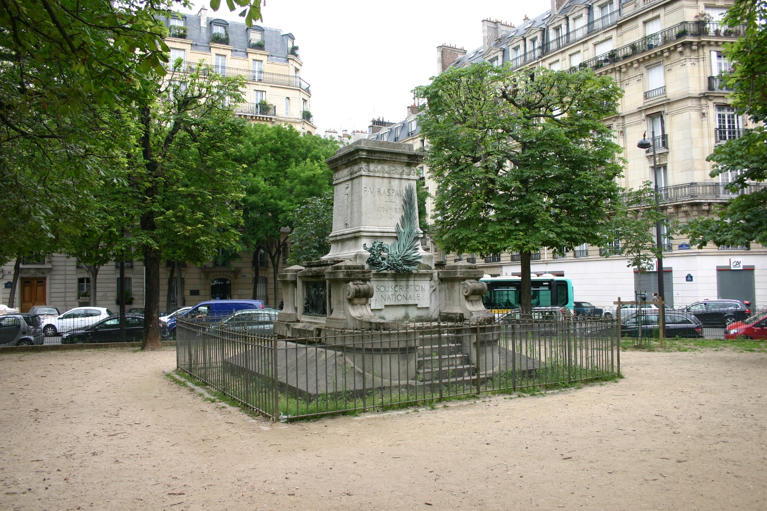 François-Vincent Raspail's mutilated monument, Paris (1).JPG